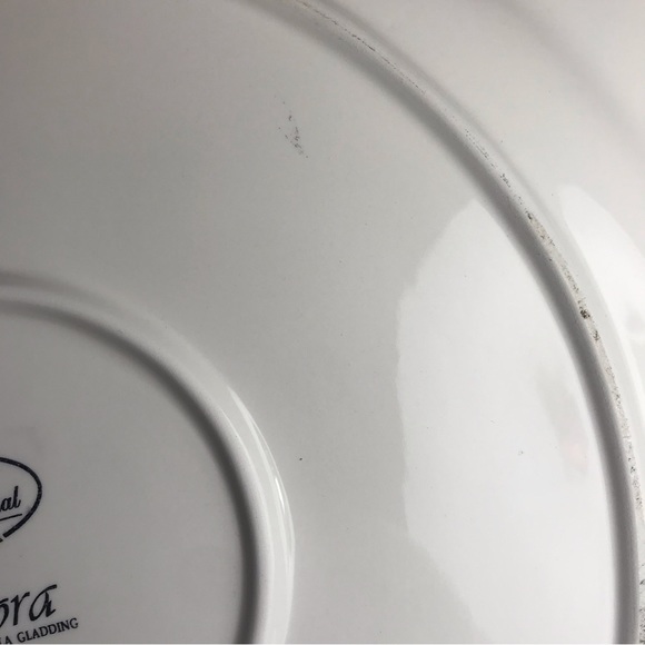 CERTIFIED INTERNATIONAL FLORA Handled Round Chop Plate Pamela Gladding 14.5”